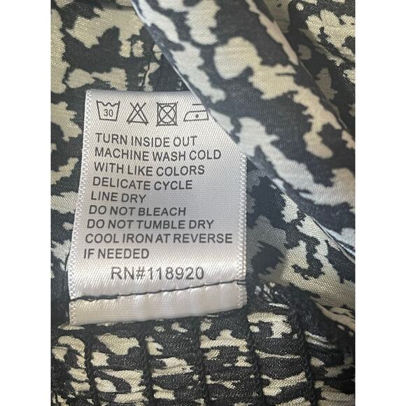 Lucy Paris Izzy Smocked Blouse Top Deep V-Neck, Black & White Print M| Chic - Picture 10 of 13